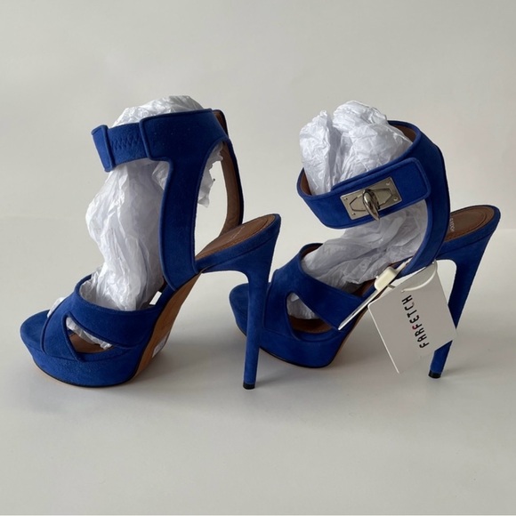 GIVENCHY
Electric Blue Suede Platform Ankle Wrap Shark Lock Sandals Size 8 - Picture 15 of 16